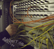 Netzwerk-Service beim Patchfeld mit Kupfer und Glasfaser