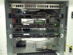 Hosting-Server drei Server im Rechenzentrum in Berlin